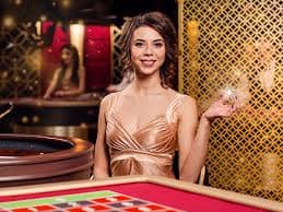 Live Casino Dealer ဂိမ်းကစားနေသောမြင်ကွင်း