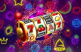 mmk33 slot ဝန်ဆောင်မှုအဖွဲ့ Customer Support ကူညီပေးနေသောမြင်ကွင်း